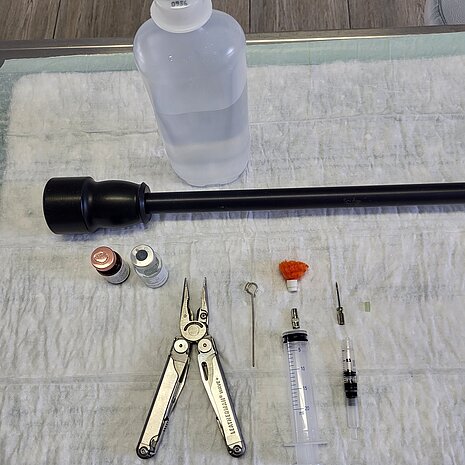 Utensilien für einen Einsatz mit dem Blasrohr.