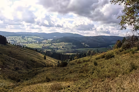 Der Schwarzwald, Deutschlands höchstes und größtes Mittelgebirge. Der Schwarzwald, Deutschlands höchstes und größtes Mittelgebirge.