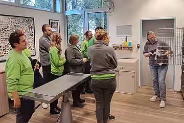 Die Mitarbeiter der aktion tier Aufklärungsteams sind regelmäßig persönlich bei den einzelnen Projekten vor Ort. Die Mitarbeiter der aktion tier Aufklärungsteams sind regelmäßig persönlich bei den einzelnen Projekten vor Ort.